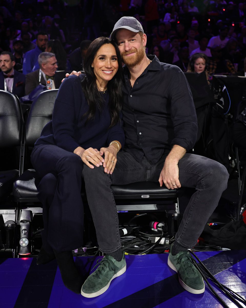 The Duchess and Duke of Sussex, Meghan Markle &amp; Prince Harry, looked all cozy seating courtside at the NBA All-Star Game earlier tonight; proving that whether it’s a royal court or a basketball one, they know how to command attention.

#GlaziaNow #NBAAllStar