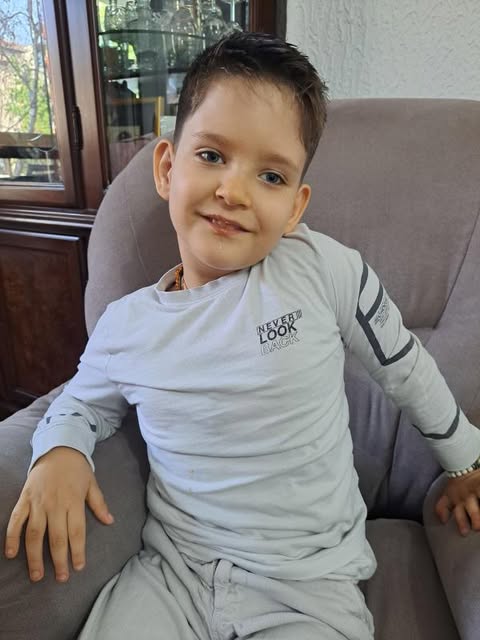 Prijatelji nasi dragi podelite ovu objavu, mnogo znaci nasem sinu za njegovo lecenje.
Takodje ako ste u mogucnositi uplatite sms
76 na 2407 za Iliju.