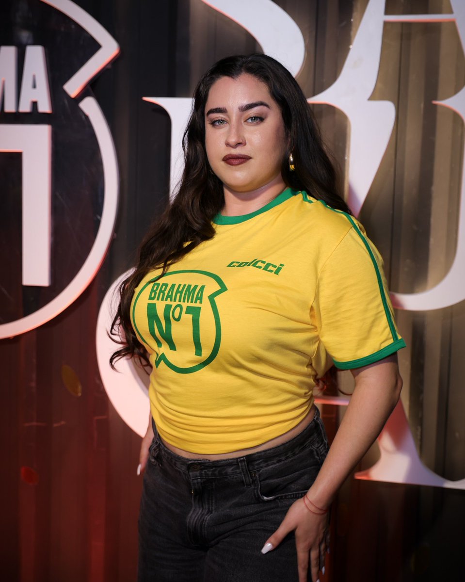 do nada a LAUREN no BRASIL fazendo publi pra BRAHMA no CARNAVAL pqp a gente realmente nunca sabe qual vai ser o proximo passo dela