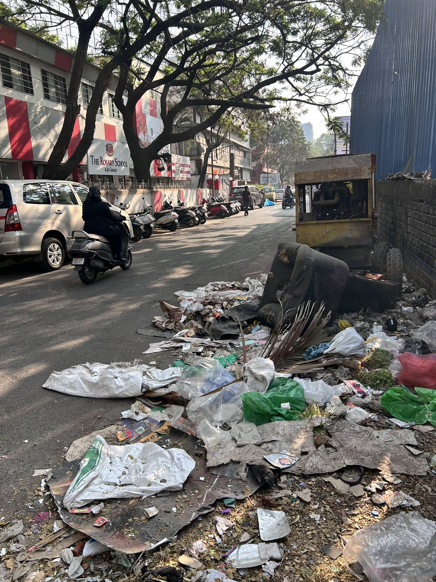 Good to see #Aishwarya speaking about traffic congestion in #VimanNagar.

It would also help if she could look into the garbage and hawker issues at Lane 1 and Lane 2(image of today morning) in Viman Nagar.

Additionally; as an engineer turned corporator; it would be great to see