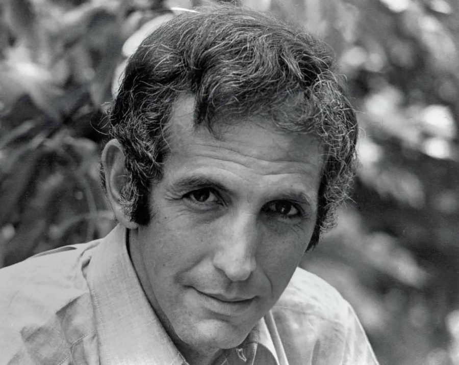 End_O_Beginning's tweet photo. Daniel Ellsberg photocopied 7,000 pages of a top-secret government study on the Vietnam War, revealing extensive government lies regarding the conflict, and provided them to The New York Times, The Washington Post, and other newspapers. Where there is a will, there is a way. https://t.co/jUKoI4nPb5