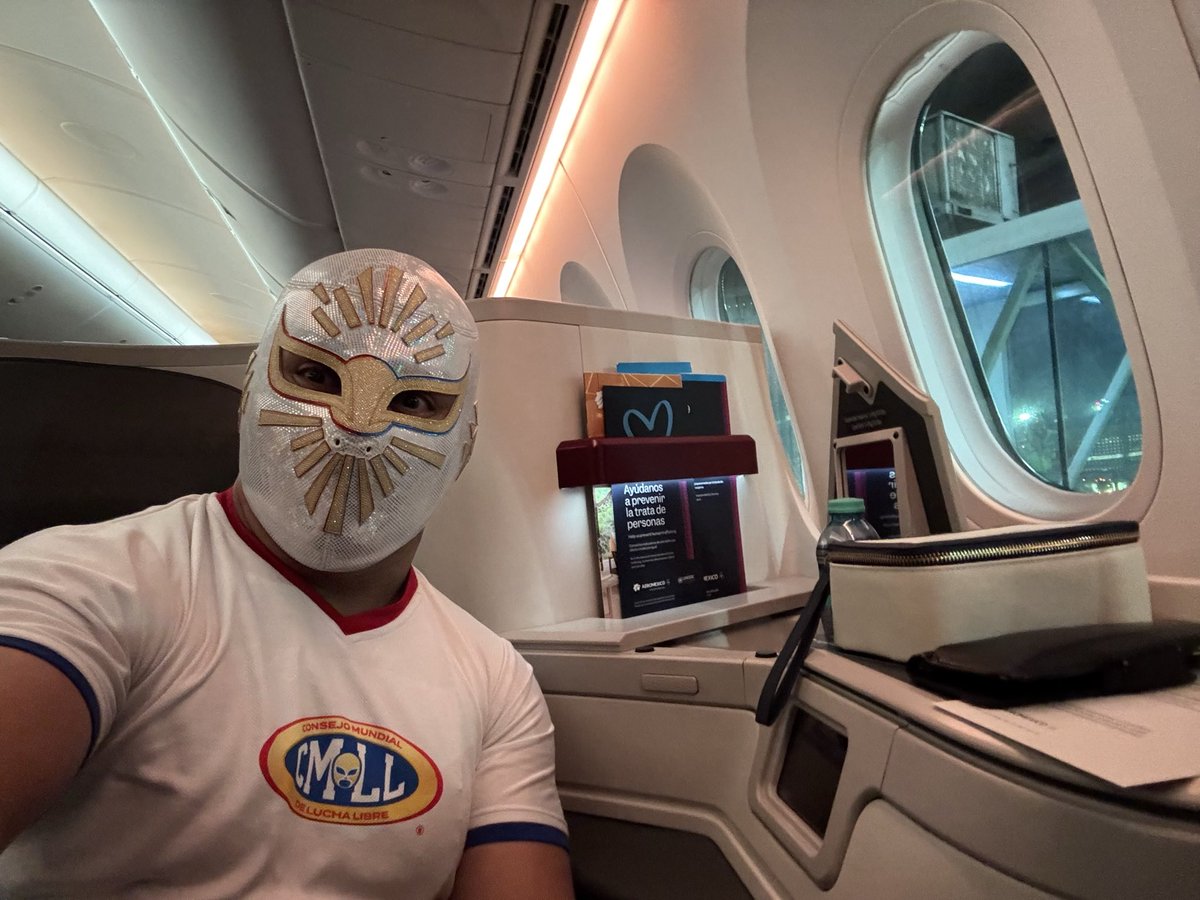 Gracias papa Dios 🙏🏽 por un viaje más a Japón 🇯🇵 y vamos con todo y por todo mi gente, gracias por tanto, los amo 3 millones y más allá 🤗🫶🏾❤️🫰🏽