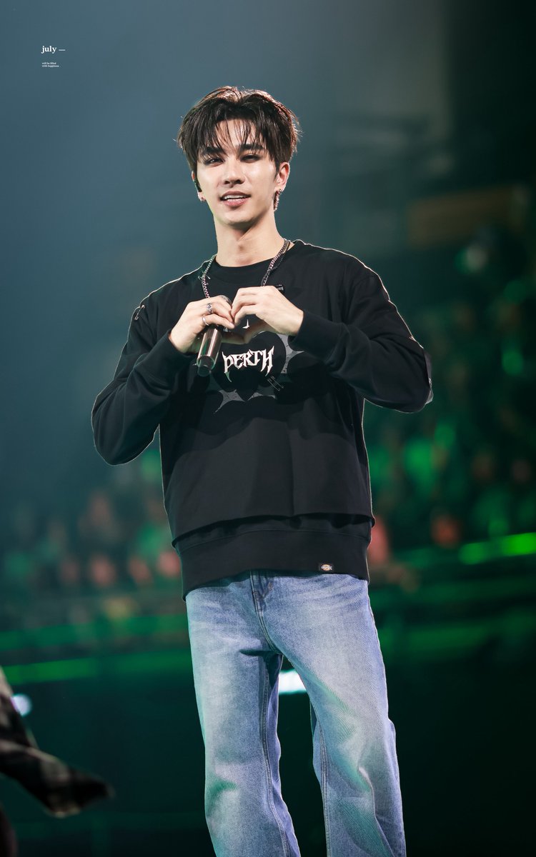 J_julyx's tweet image. ก้ยังคงเป็นเด็กน้อยสำหรับพี่อยู่ดี เพิ้ด ๆ ค่าบ 🤍✨

PERTH NO RULES 

#RISERCONCERTD3 
#PerthTanapon