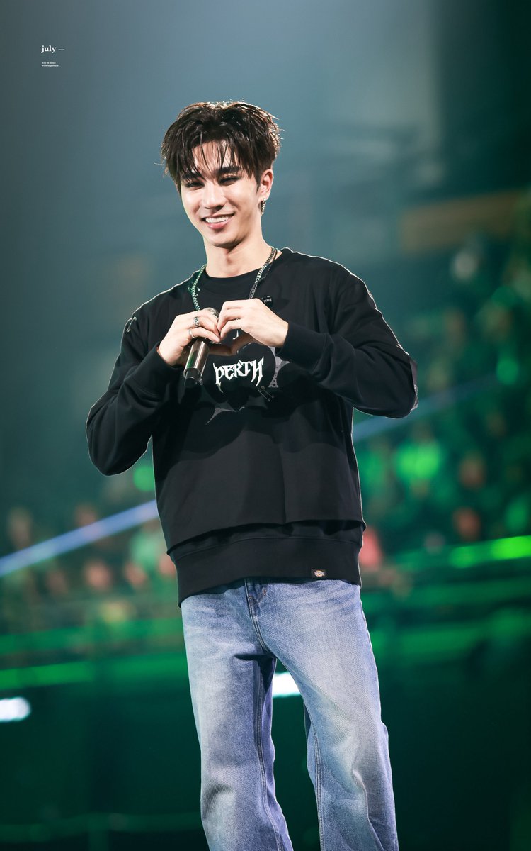 J_julyx's tweet image. ก้ยังคงเป็นเด็กน้อยสำหรับพี่อยู่ดี เพิ้ด ๆ ค่าบ 🤍✨

PERTH NO RULES 

#RISERCONCERTD3 
#PerthTanapon