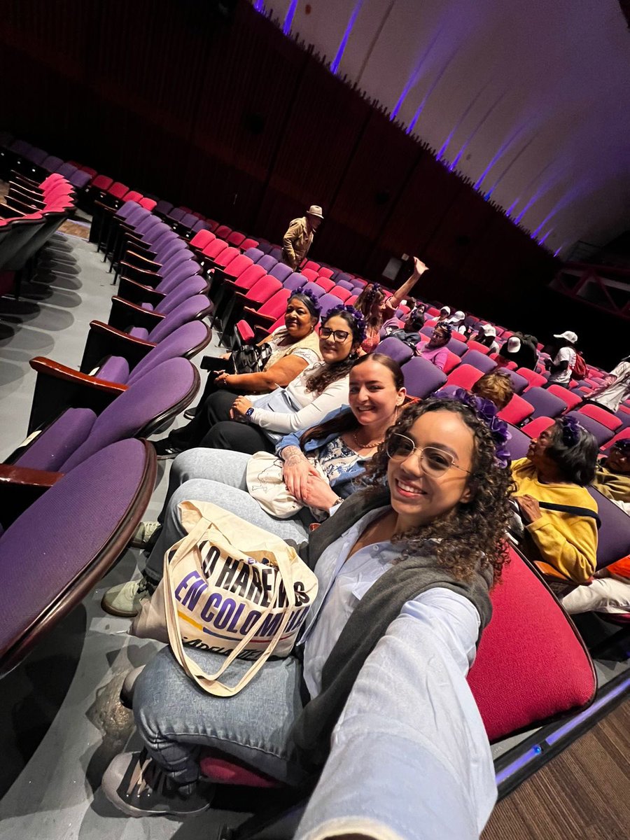 Hoy salimos a la calle, convencido en esta forma de hacer política, soñadora, con principios, comprometidos con lo técnico y  los resultados. Hoy voluntarios de Antioquia estuvimos en Bogotá, Llanogrande y Envigado, mañana desde cualquier lugar apostándole a la política q soñamos