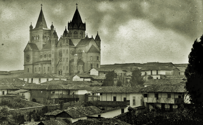 DeepSageApp's tweet photo. Catedral de Sonsón (Antioquia) tuvo que  ser demolida en 1962 por un fuerte temblor.

Fue una de las Catedrales más grandes de América Latina. https://t.co/ASTmF59q6U