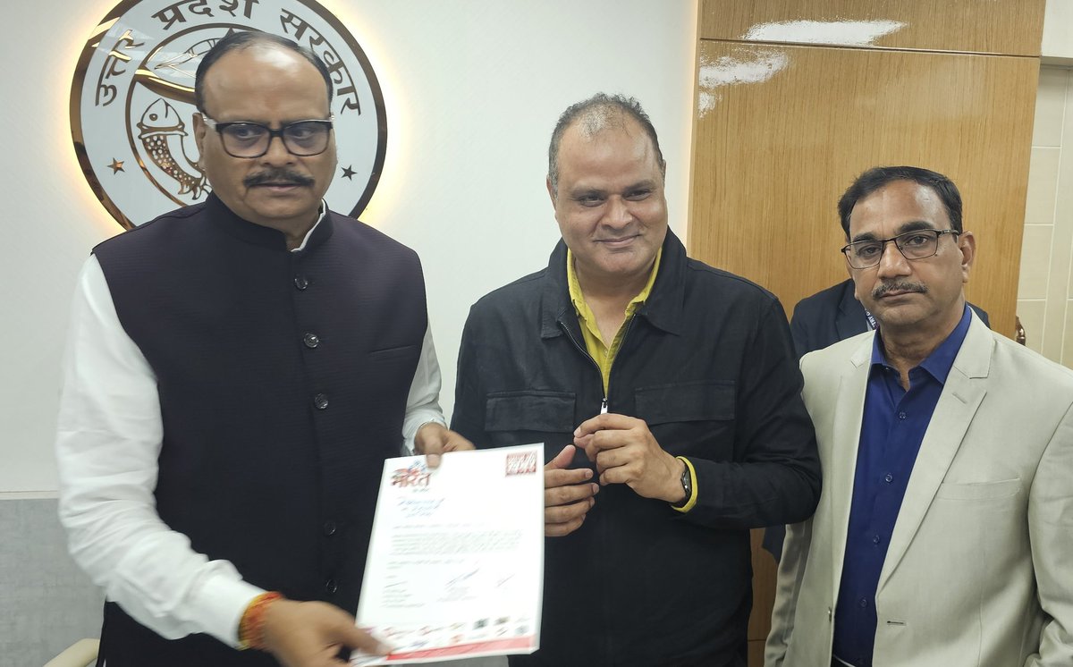 उत्तर प्रदेश के उप मुख्यमंत्री श्री बृजेश पाठक जी को हम भारत के लोग कांन्कलेव के आमंत्रण व सूचना के दौरान साथ में नेशनल एडीटर आज की खबर प्रदीप भाई #हमभारतकेलोग #dushyantpratapsingh #आजकीखबर