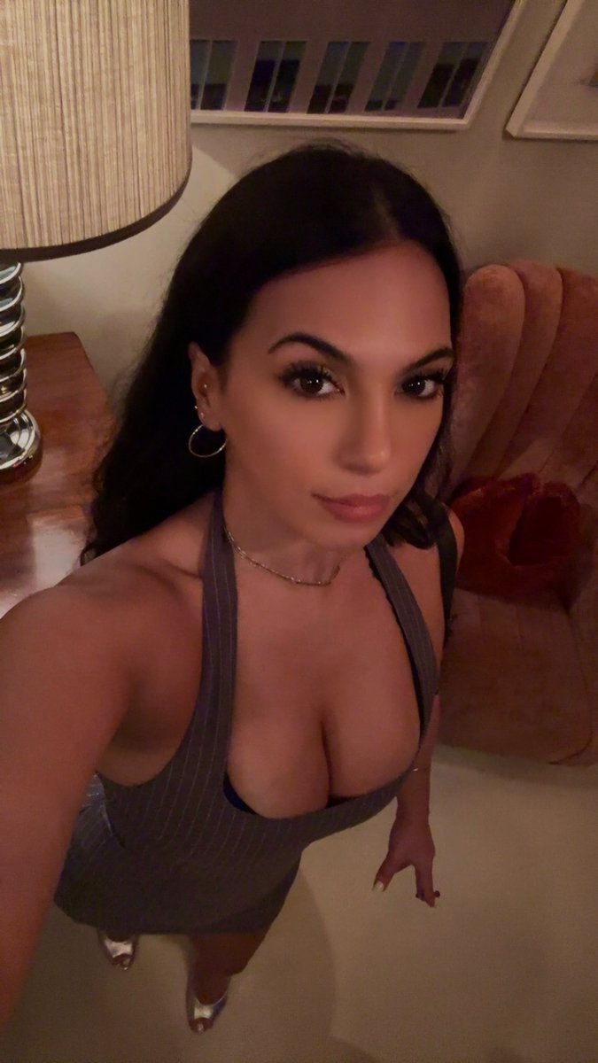 Level2221's tweet image. Is this how tall people see me