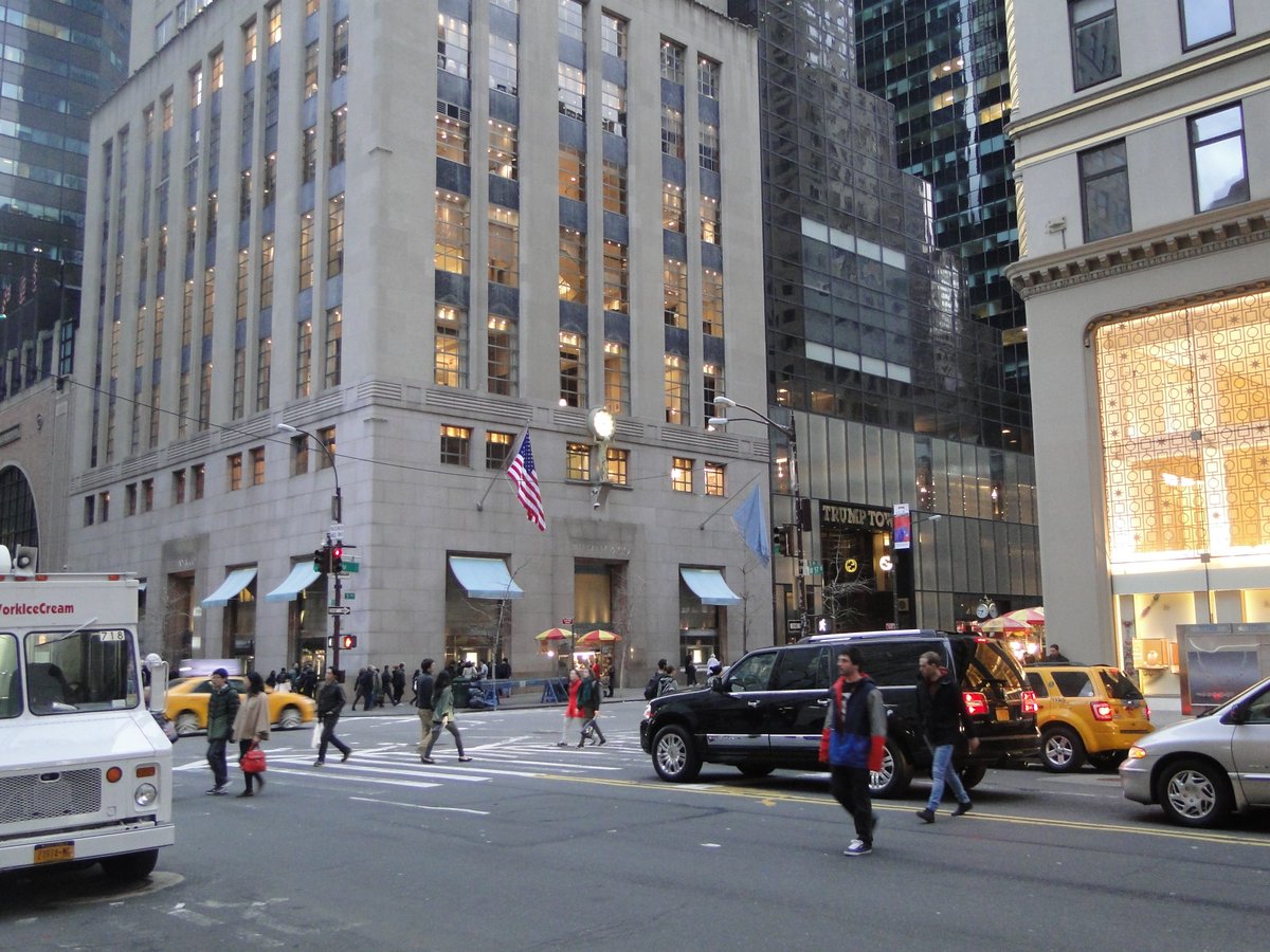 MarkWerling5's tweet image. "Breakfast at Tiffany's"

Charles Tiffany was born today in 1812.  His store on 5th Avenue in Manhattan.  #Diamonds #Jewelry