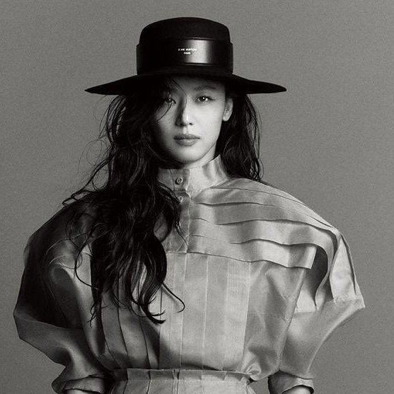 her aura in black and white photos