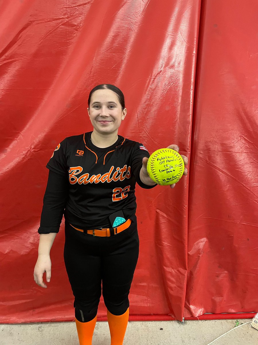 RyleeLewis30547's tweet photo. 1st home run !!! https://t.co/1i5QWxCzY8