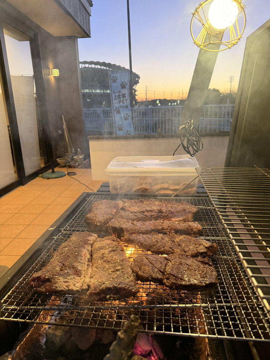 berimbau1994's tweet photo. 21日柏戦
駐車場は満車。
お食事とお弁当のご注文は木曜日迄に！
#鹿島アントラーズ
#柏レイソル
#ブラジル料理
#フェイジョアーダ
#メルカリスタジアム https://t.co/cQa656mzlr