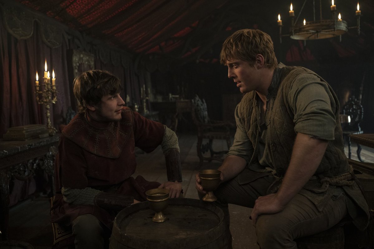 trytcx's tweet image. Dude. Raymun became a knight and immediately proved his worth. Knocked Aerion off Dunk and fought his cousin with little armor. Then also came to Dunk's side after the battle to help him alongside Steely Pate. RAYMUN FOSSWAY IS A REAL ONE. #AKnightOfTheSevenKingdoms