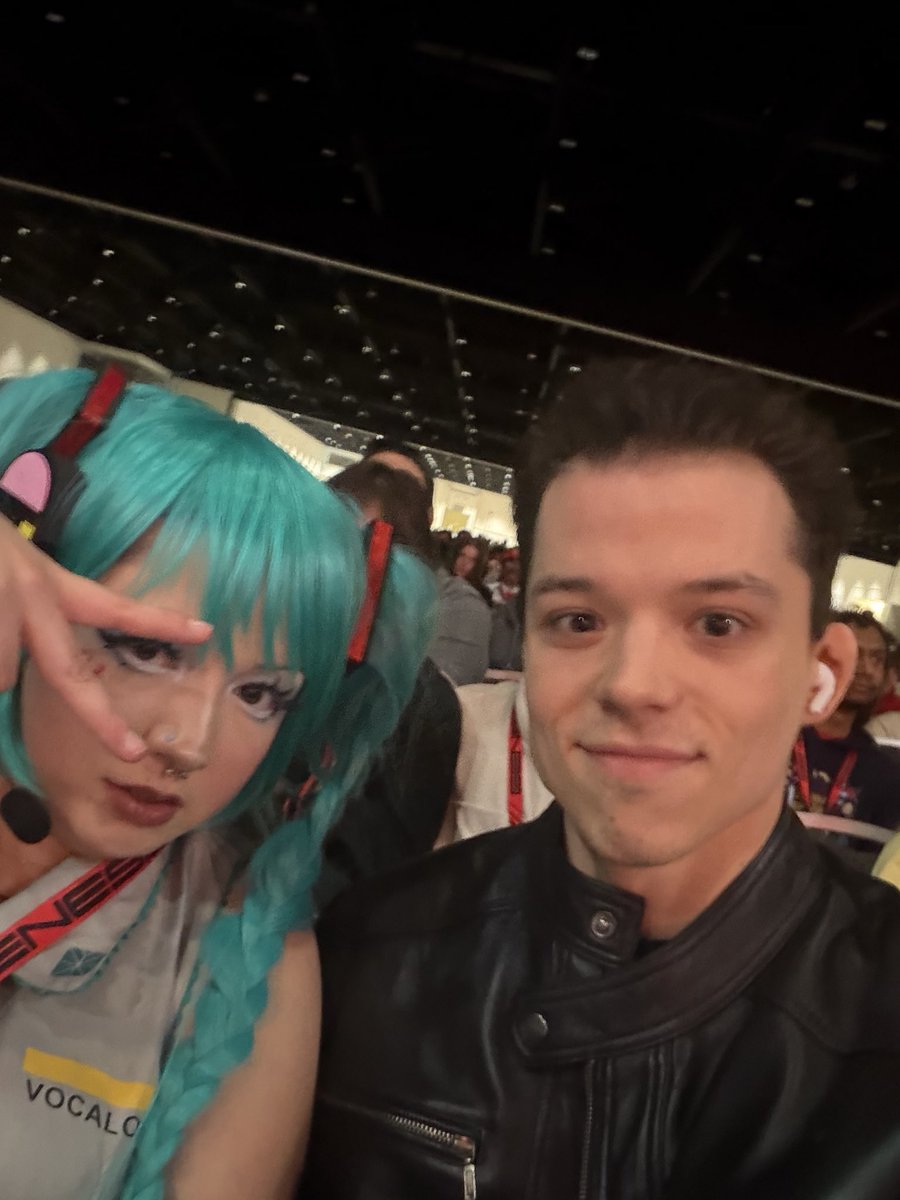 Omg it’s hatsune miku
