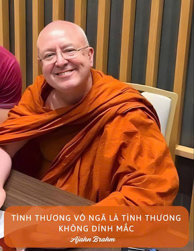 Tình thương vô ngã là tình thương không dính mắc.

Nó bắt nguồn từ sự cho đi và tự nhiên vươn ra thành tự do. Đó là loại tình thương nói rằng: “Dù bạn làm gì, cánh cửa trái tim tôi vẫn luôn rộng mở với bạn”. Đó là cách để tất cả chúng ta có thể sống một đời