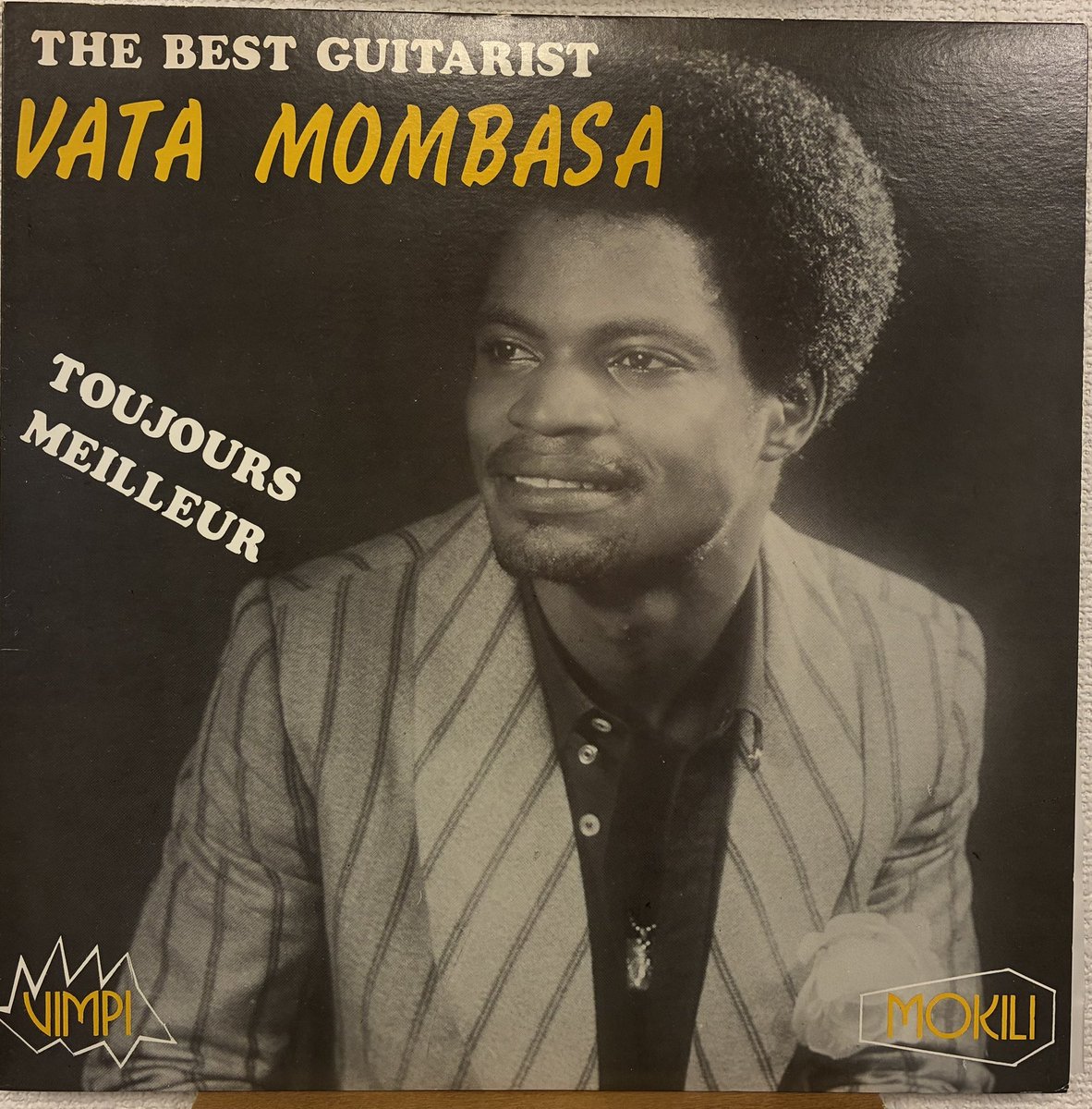 今日のオススメはアフリカのポップミュージック、リンガラのギタリスト Vata Mombasa 81年作を。
スイートなボーカルとトロピカルなサウンドがいい感じです。国内盤。
#町田レコード屋
#中古レコード
#東京レコード屋