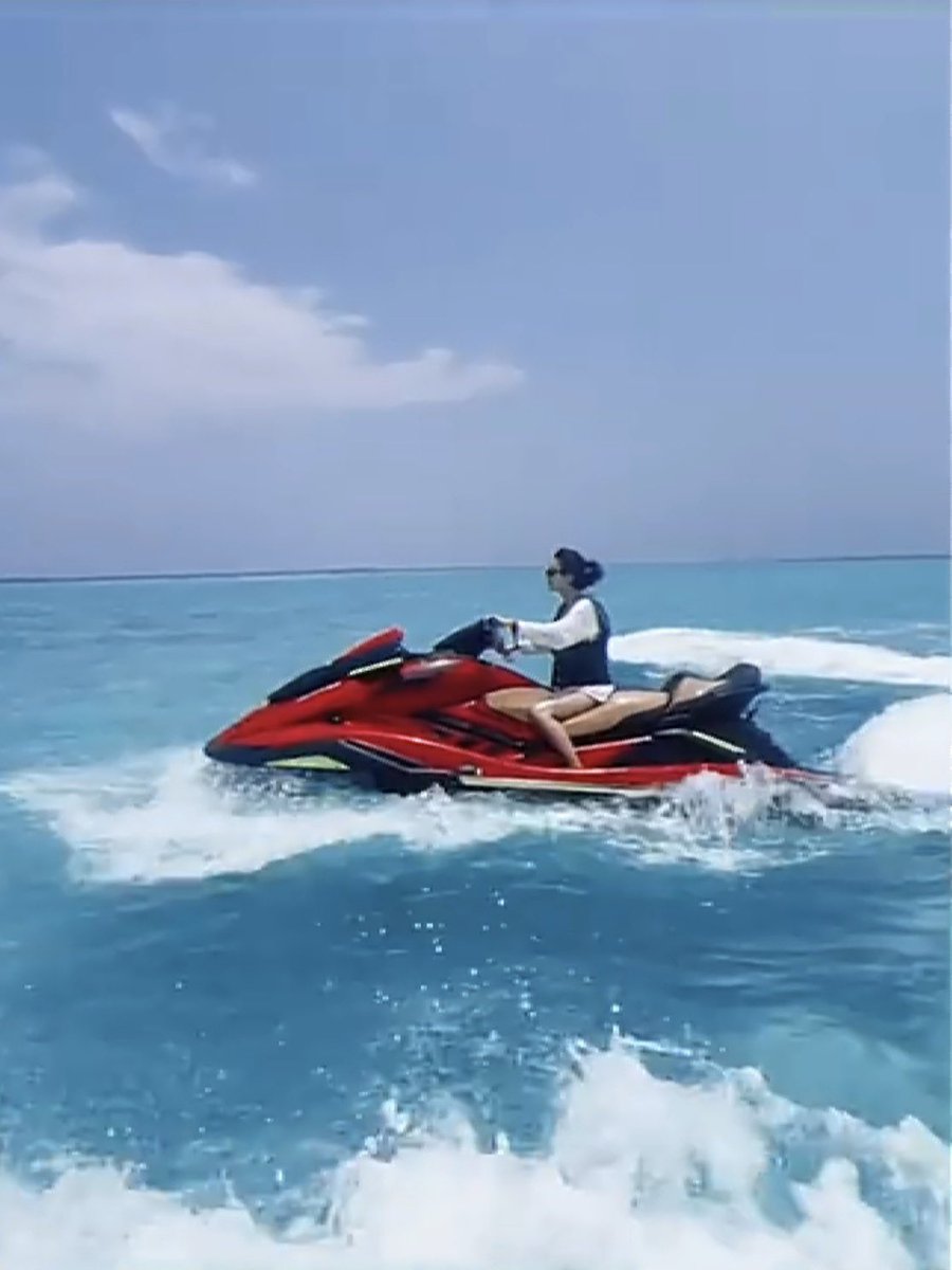 maimai shared a short clip of her jet skiing 🥹 MY COOL GIRL
