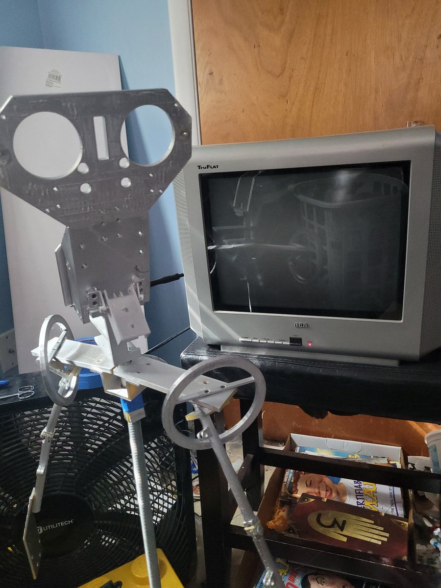 Chuck E. Cheese tweet media