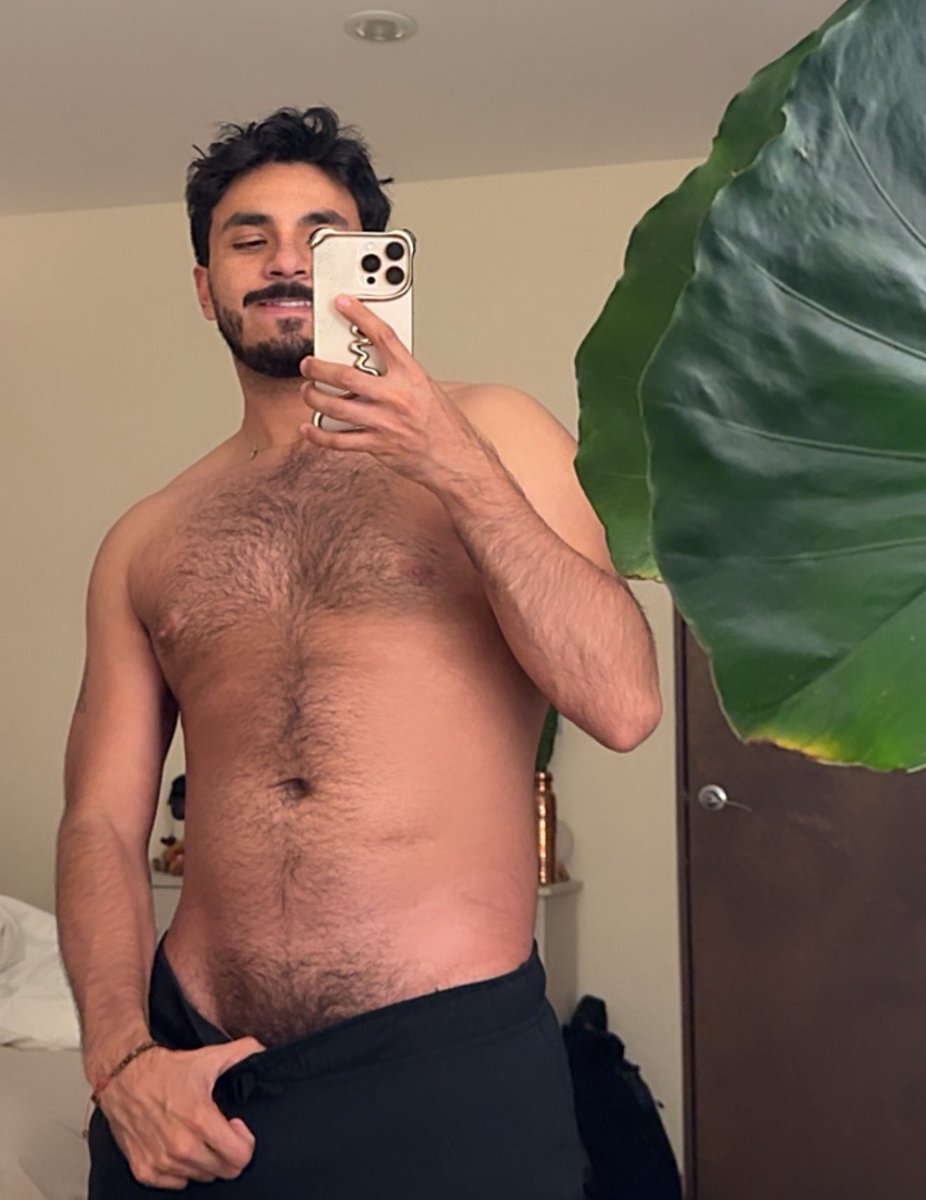 NudeCroft tweet media