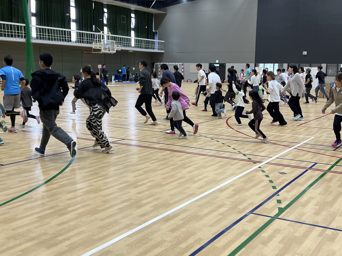 sakai_koho's tweet photo. お子さんと一緒に体力測定しませんか💪
親子スポーツフェスタ✨

お子さんにおすすめのスポーツや保護者の方の体力年齢が分かります。

🗓️3/7㊏
⏰10時～14時
📍大阪公立大学　中百舌鳥キャンパス
👥4歳以上のこどもとその保護者
💰無料
※要申込（2/18㊌まで）

申込は▼
https://t.co/WVEZ6Ala9T https://t.co/L2SDZYO2ew