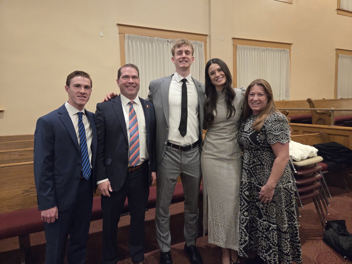 NoneTheYser's tweet photo. Richie Saunders drops 24 pts, 14 rebs, and game sealing FTs to beat Utah on Jan. 10.

Probably gets home at 1 am.  Hours later, he's speaking to 2500 youth and parents about serving a mission.  Then, stays for over an hour greeting anyone and taking photos.

That's who he is. https://t.co/tkqbAoBOHa