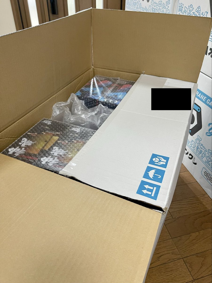 anpanman5527's tweet photo. DMM便4箱到着…📦
1箱に、想定外の問題発生!💢
中身は、初音ミクの長靴を履いた猫20個のはずが…
全く違う物が20個入っていました!
いつしかのすり替え詐欺みたいな勢いです!
新種の詐欺ですか?
優先順位を考えて直ちに行動して下さい!
#DMMオンクレでゲット #問い合わせ #STOCKCREW #詐欺 https://t.co/07757FT8G0