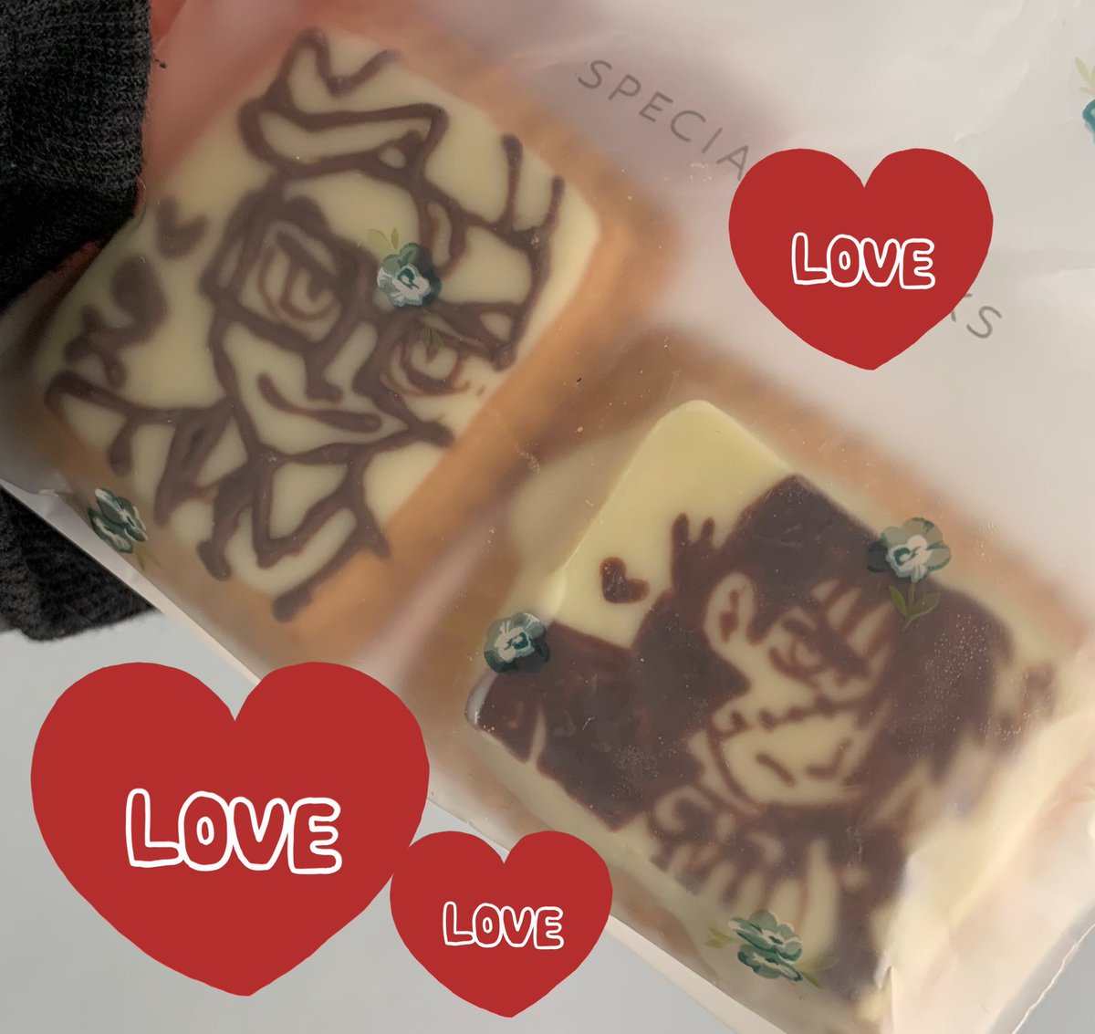 マイフレンドがバレンタインチョコくれた❤️💘
反転しちゃった黒男ほまにカワイイ❣️❣️😭
ヴォックスちゃんもハンサムで最高🤦‍♂️🤦‍♂️
がちベリー𝓽𝓱𝓪𝓷𝓴 𝔂𝓸𝓾💋
