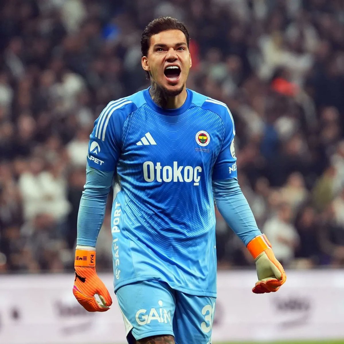 Oynadığı 5 derbide 4 galibiyet, 1 beraberlik,
Yenilgi yok,
Oynamadığı tek derbiyi kaybettik,
Bunları yazarken bile utandım,
Cahillere laf anlatmaya çalışıyoruz