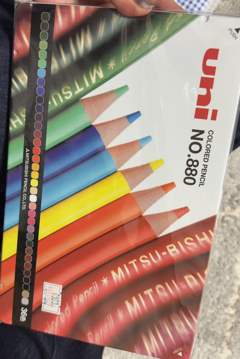 そう言えばこの前の休みに 色鉛筆買いに行った。 新しいファンアートを