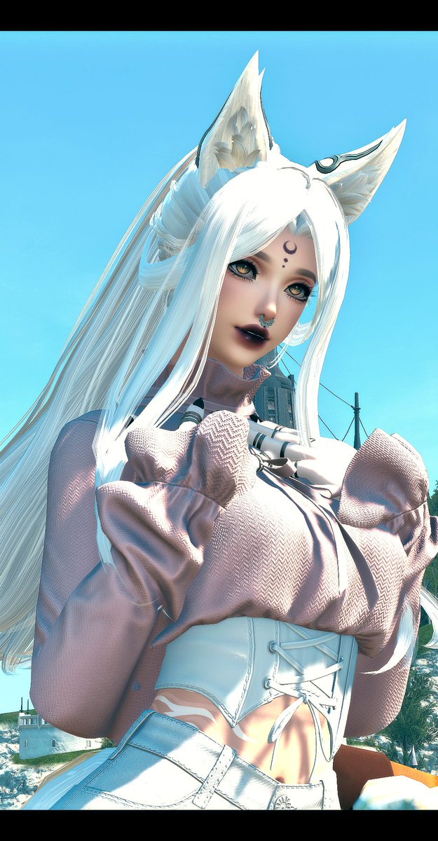 Well, my love is an animal call
Cutting through the darkness, bouncing off the walls
Between teeth on a broken jaw
Following a blood trail, frothing at the maw.