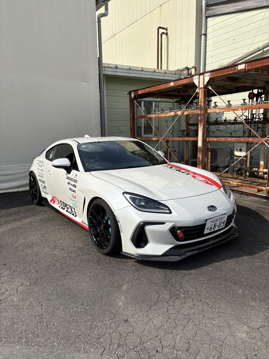 okushuuuun's tweet photo. 富士サーキット入りする前にGR86/BRZ Cupでお世話になっている@ApexiJapan さんへ来ました!
マイカーGRヤリスRSをアップデート💪
ダウンサスとマフラーチェンジします!!
わくわくっっっ!!
そして代車でデモカーBRZお借りします🙇🏻
サーキット入りするまでのドライブ楽しみです🤩
#apexi
#GR86BRZCup
#TeamTakuty