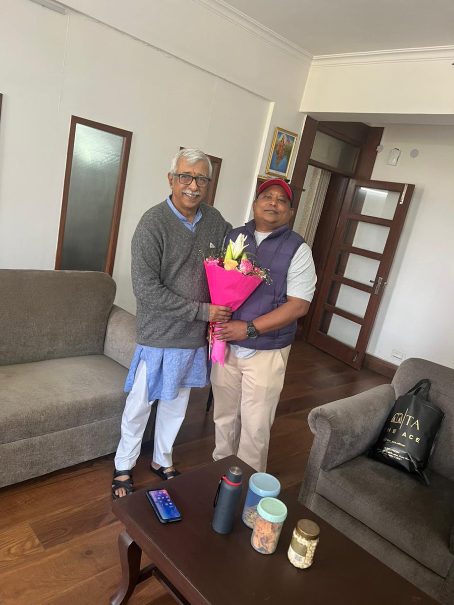 AngkorTamil's tweet photo. @ChamuKShastry 
Just friendly meet  Padma Shri Chamu Krishna Shastry chairman of the High Powered Committee for the Promotion of Indian Languages (Bharatiya Bhasha Samiti) by the Ministry of Education, Government of India, 🇮🇳 https://t.co/b1IJ4C1eNM