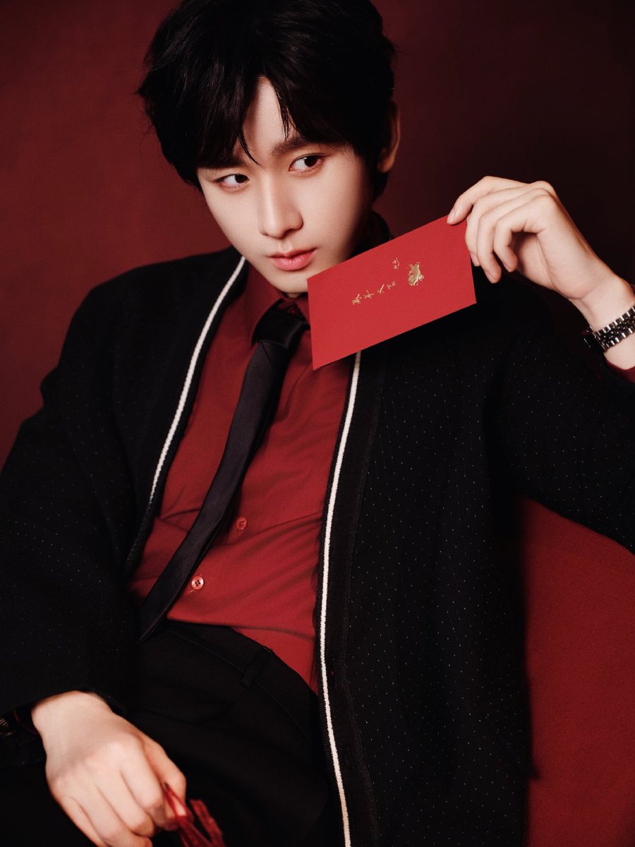 As the new year begins and the four seasons change, may all your wishes come true, and may your journey be smooth; you experience much joy and peace.
Happy Year of the Horse! May everything go smoothly.
Happy Chinese New Year's Eve
#成毅 #Chengyi  #新年快乐
 #HappychineseNewYear