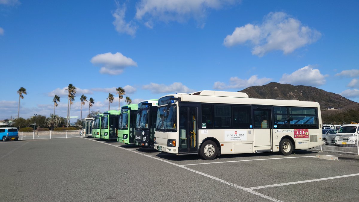 オリバス「そういえば2号さん、昔からXperia使ってたね？」 2号「SO