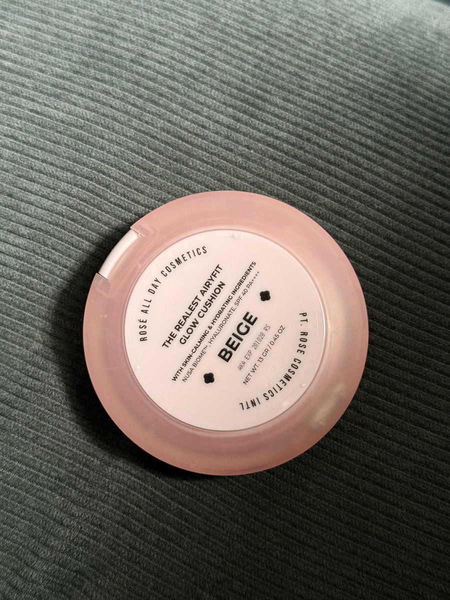 causeitsblue's tweet photo. WTS // WANT TO SELL

Cushion Rose All Day shade Beige
- baru dipake untuk swatch aja
- dijual karena salah shade
- puff masi belum kepake samsek yaa
- minus box, 100K only dom Jatim https://t.co/yyVl2irR0s