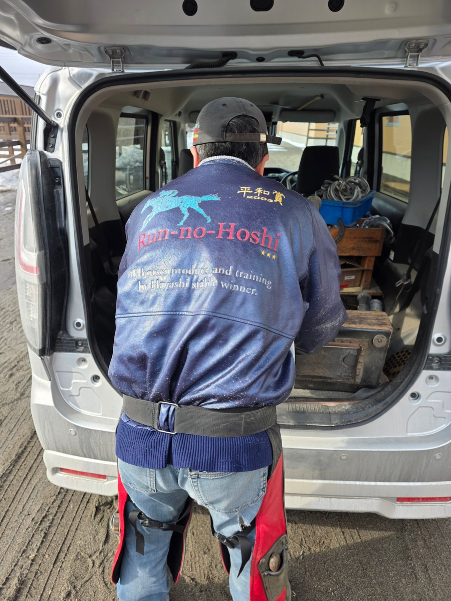mk19800411's tweet photo. 装蹄師Nさん

ランノホシの平和賞ジャンバー👀
20年以上前の物だけど今でも大事に着てくださってるそう。

(僕は仕事で使ってるうちに駄目にしちゃったけども…⤵) https://t.co/KCM3APjhtA
