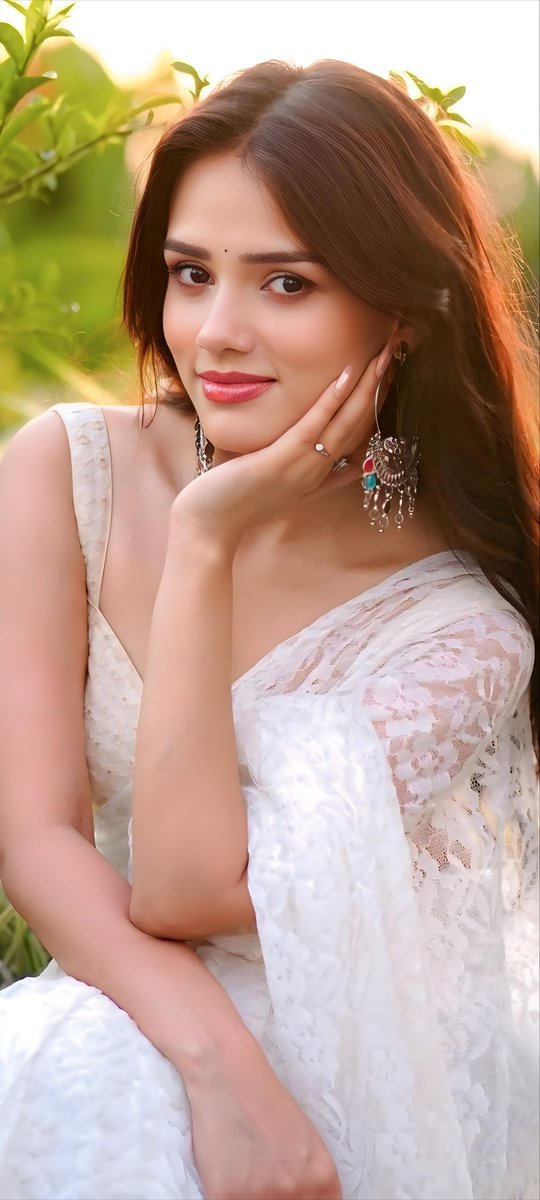 WallpaperIndian's tweet photo. Heavy oxidized jhumkas with colorful bead accents creating vibrant contrast 🥰
👑 Nishi Saxena 🤍

#NishiSaxena #Nishi https://t.co/Fc9oh03nEK
