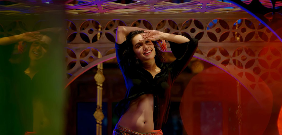 TN_ShraddhaFan's tweet photo. Humma Humma… but make it 🔥
When Shraddha Kapoor walks in, temperature automatically goes up 😌❤️🔥
#ShraddhaKapoor #HummaHumma #QueenEnergy #ShraddhaKapoor #TN_ShraddhaFan https://t.co/GXMWw52t1a