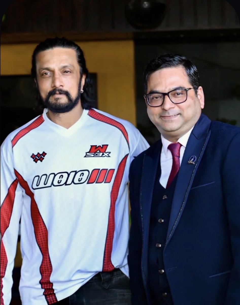 BMS Bangalore collage invited mr Kiccha Sudeep’i as chief guest resent pic 🤗👍🏻

#KicchaSudeep #BRBFirstBlood <a href="/KicchaSudeep/">Kichcha Sudeepa</a>