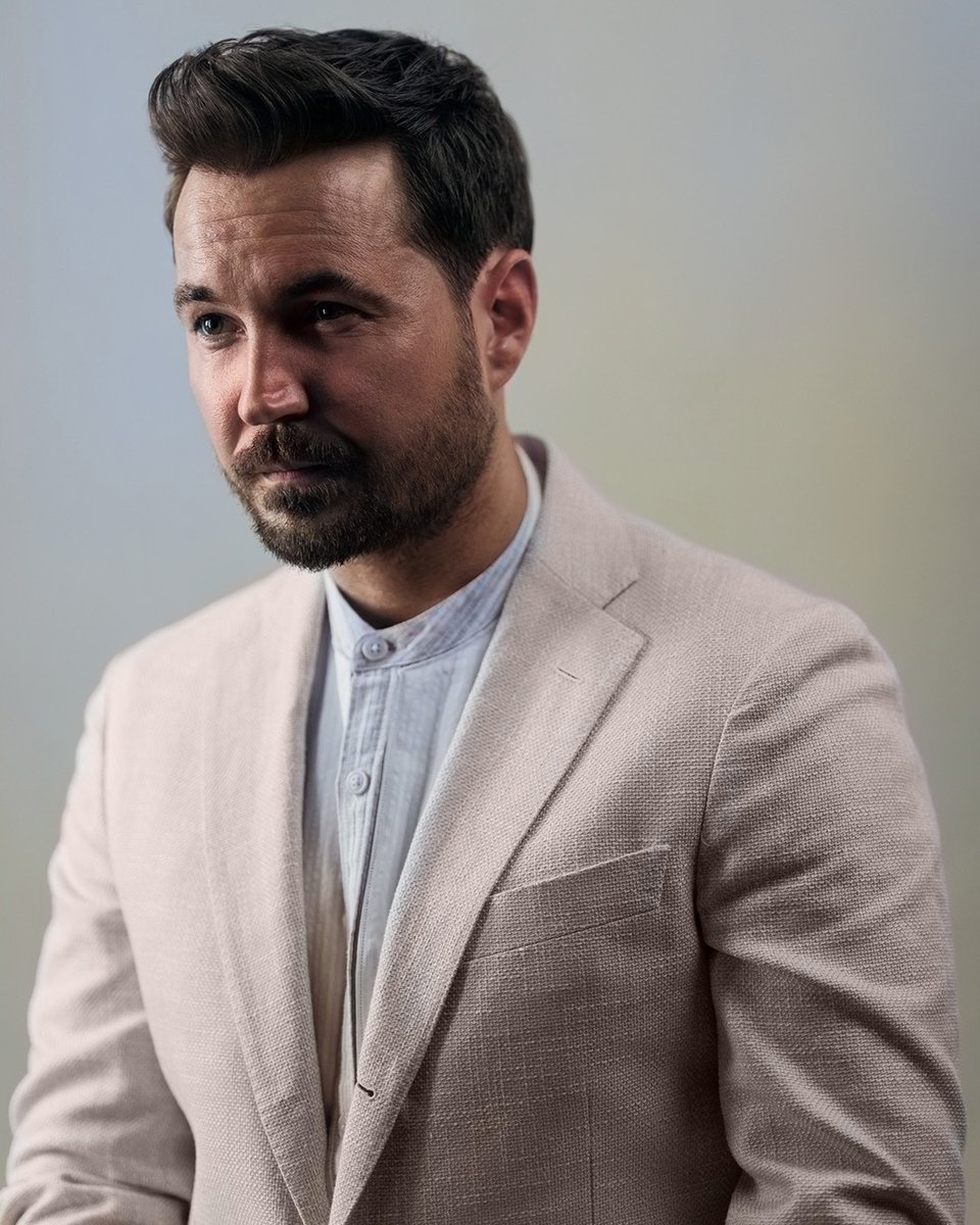 PIC OF THE DAY
New Week and new theme once again 
This week it's the turn of Cream/Beige and we are kicking it off with this gem from the photoshoot for Fabric Magazine ☺️

~ March 2019
📸 : Phil Sharp (Original)

#MartinCompston <a href="/martin_compston/">martin compston</a>