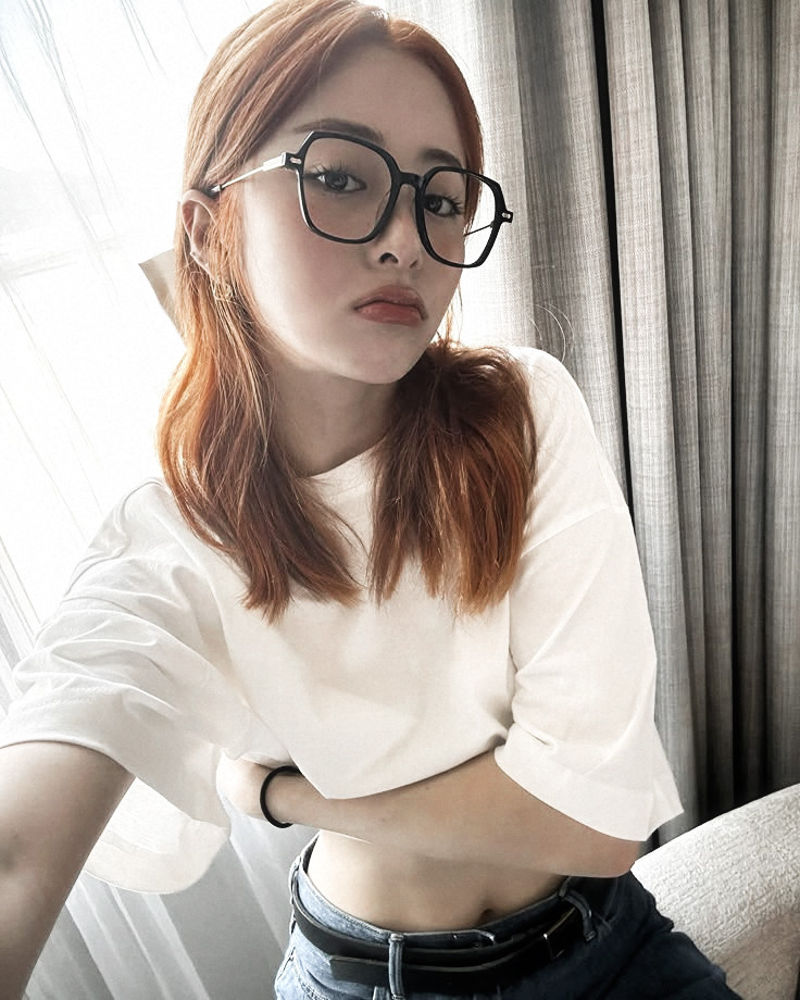 허, Yunjin ‧ ଳ tweet media