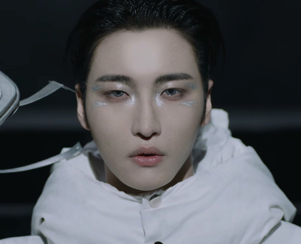 THE MAKEUP?!?? GAGGED.