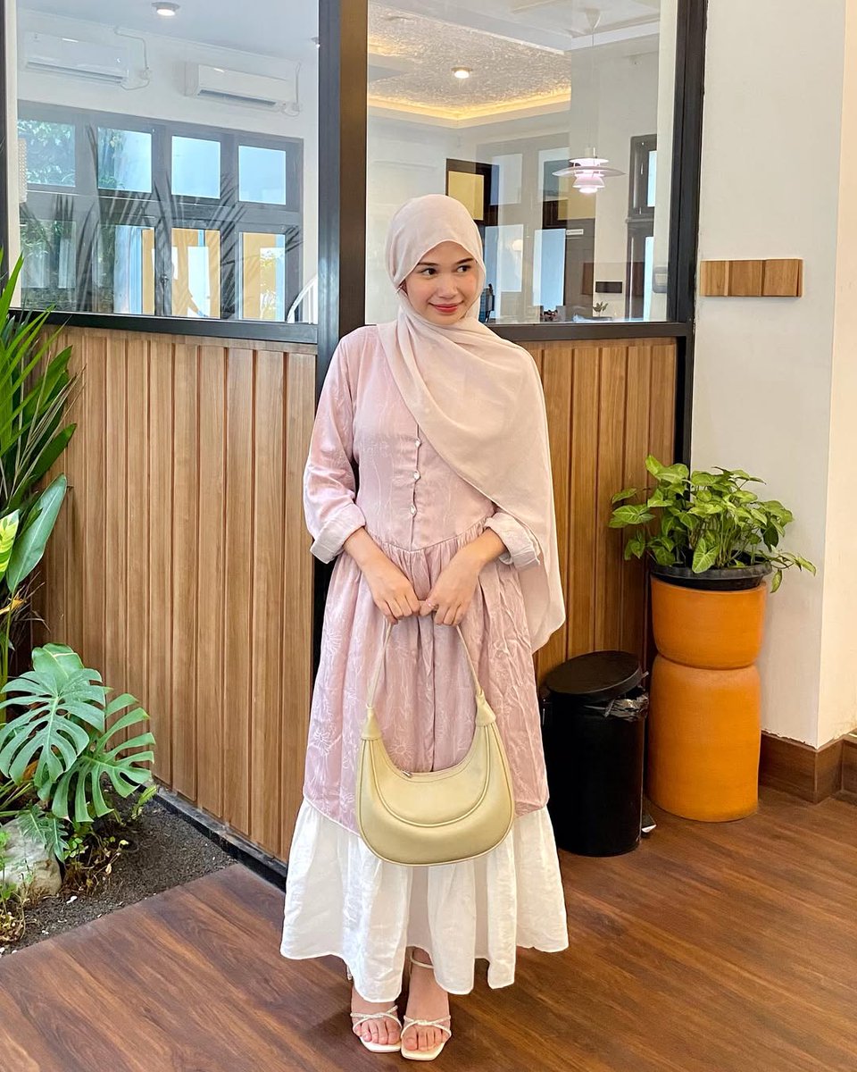 fleur top

s.shopee.co.id/LhVDCxpZx