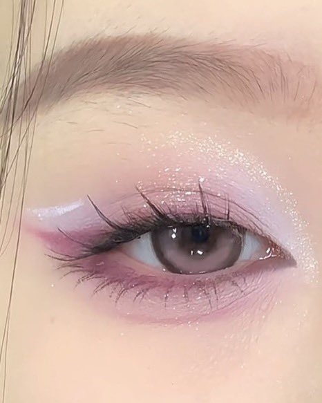 aesttics's tweet image. pretty eye makeup inspo