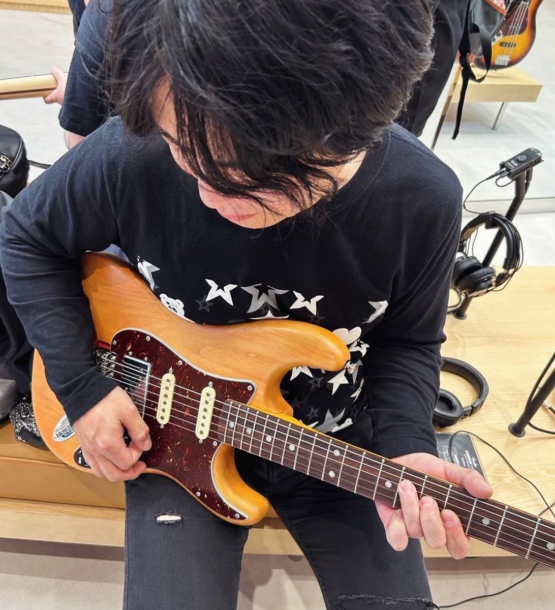 LSDM1TP8ah2BnAV's tweet photo. また一つ歳とりました。

新たな一年刻みます。🎸🎵 https://t.co/GEsC4pBilf
