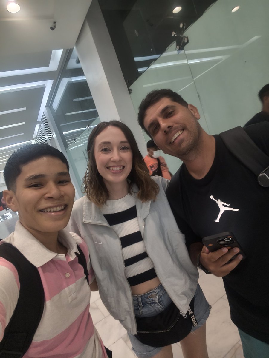 rogerorca's tweet photo. Los chicos de @NeludiaOficial estuvieron de visita en Panamá 🇵🇦 y pudimos encontrarnos. Fue un gusto conocerlos 😃🙌🏻
#PokémonGo #MeowthGigamax https://t.co/iu2mJFx4DC