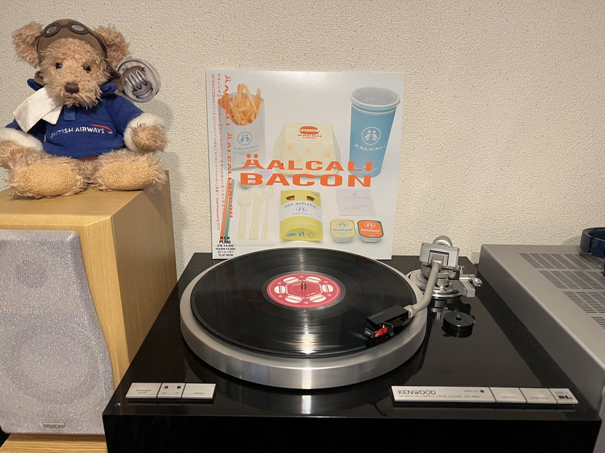 配送トラブルで発売初日に届かなかったHALCALIの1stがやっと届いた🎶💕
CDは2003年発売、当時2人は15歳と16歳！23年経ってアナログに！
感慨深いすねー！😄
#halcali #ハルカリ #halcalibacon