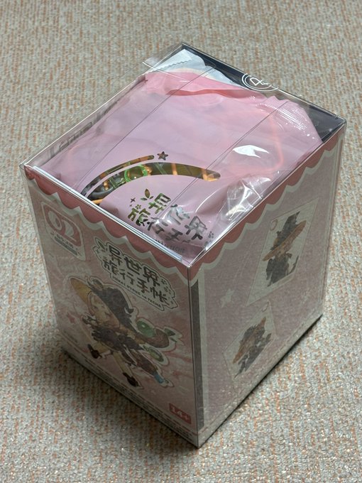 こんなプラキットを買った。 見ての通り海外製の可愛くディフォルメされた魔法使いの女の子のプラモデル。 箱が物凄く分厚いw