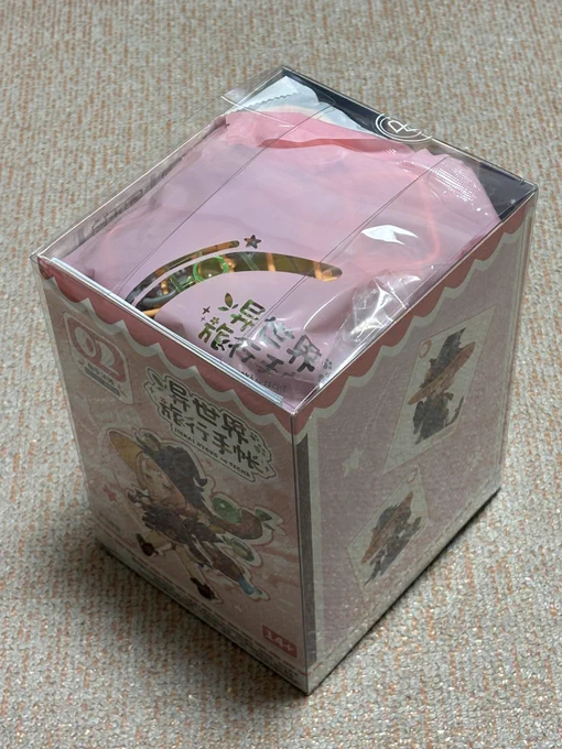 こんなプラキットを買った。 見ての通り海外製の可愛くディフォルメされた魔法使いの女の子のプラモデル。 箱が物凄く分厚いw