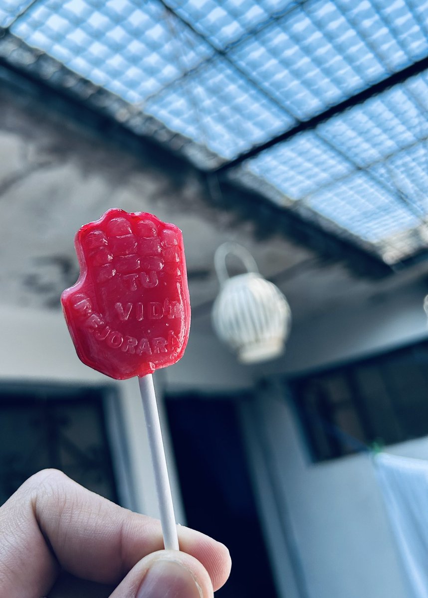 KalefMaster's tweet photo. La paleta sabe cosas. https://t.co/XvTcMxNlNu